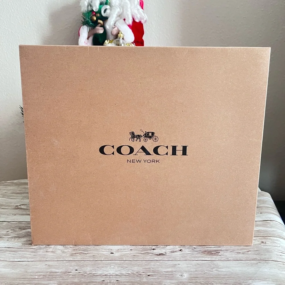 Coach gift box 🎁